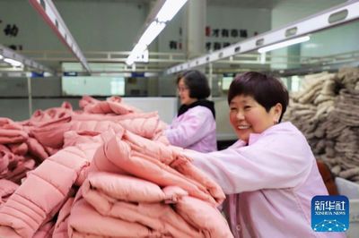河南范縣 羽絨及制品產銷兩旺，工人干勁十足